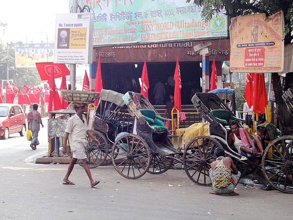 Tana Rickshaw Taxi  en India arrastrados por hombres