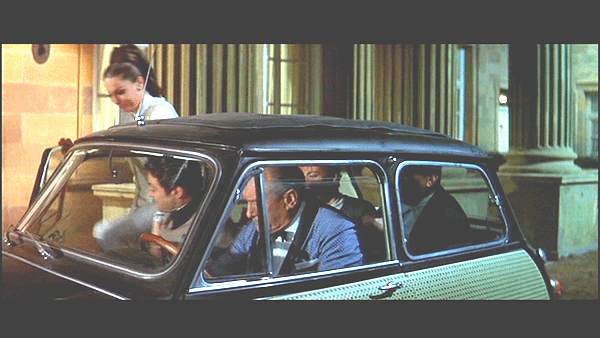 Cine: Todos dentro del coche clásico Mini Radford