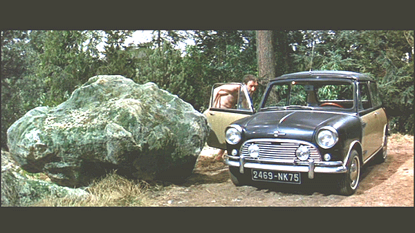 coches de película: coches clásicos Mini Radford escena erótica